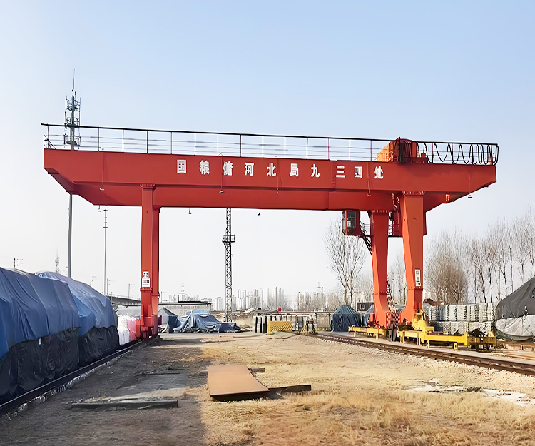 Козловой кран U-образного типа с двойной балкой на открытом воздухе